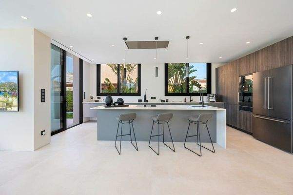 Luxuriöse, moderne Neubauvilla zum Verkauf  in El Toro, Puerto Adriano, Mallorca