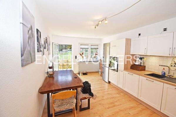 Küche mit Zugang zur Südterrasse und dem Garten TE 1