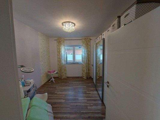 Kind 2, Arbeitszimmer