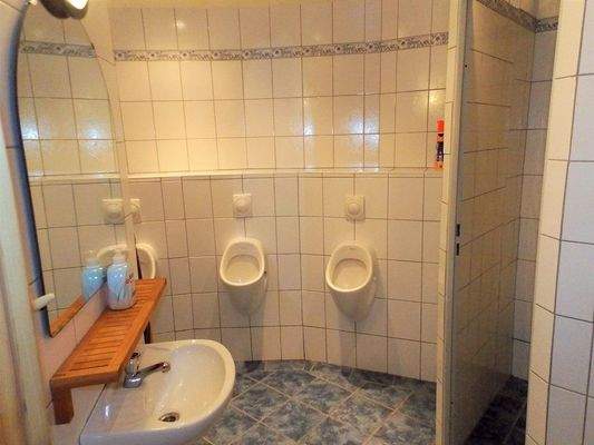 saubere Toiletten für den Gastraum 