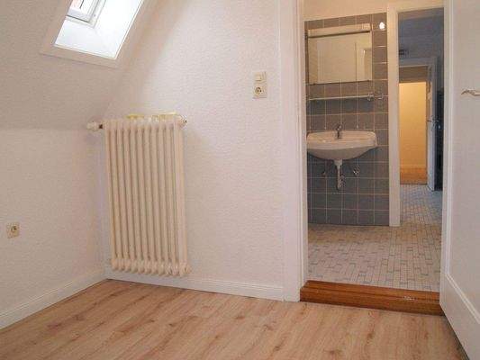 Schrankzimmer & Duschbad