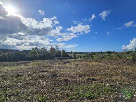 Ruhiges Baugrundstück mit Meerblick in Brtonigla