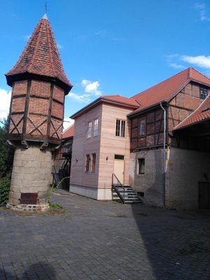 Hofseite Haupthaus mit Aufzug