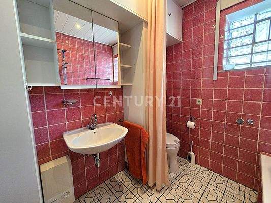 Gegenseite des Badezimmers 