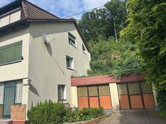 Seitenansicht  mit 3 Garagen