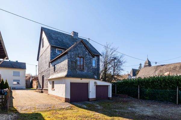 Anbau mit zwei Garagen