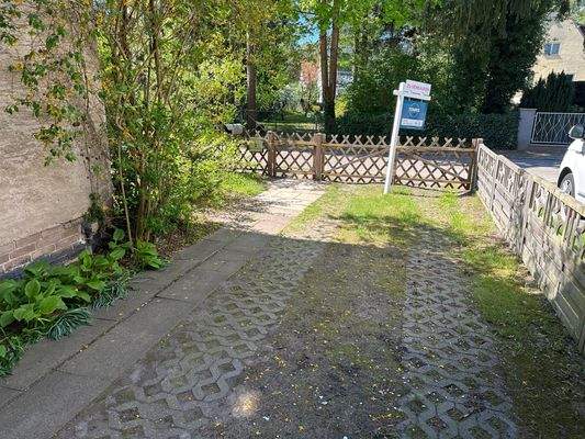 Stellplatz/ Einfahrt