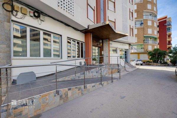 Eingangsbereich / Entrance area / Zona de entrada / Recibidor