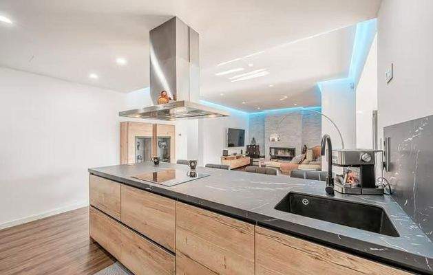 Villa mit Touristenlizenz in Meeresnähe zum Verkauf in Bahía Grande, Mallorca