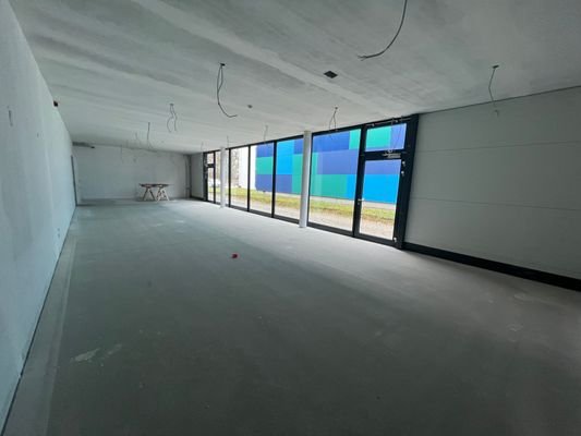 Ausstellung/Lager/Büro
