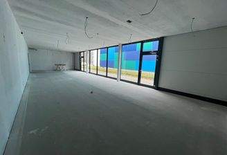 Ausstellung/Lager/Büro