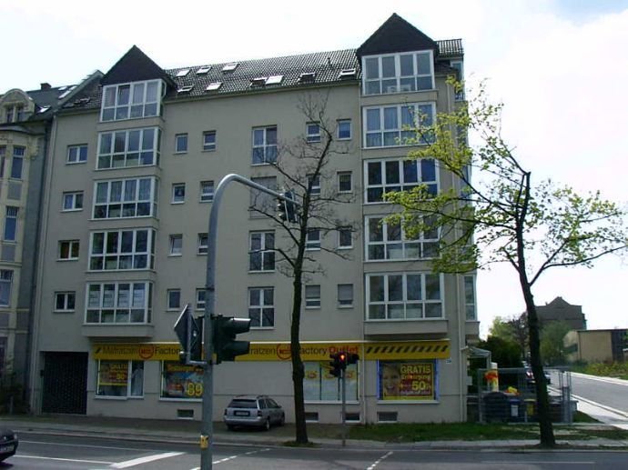 AB SOFORT!1. Monatkaltmietfrei!!! 2-Raum-Wohnung,Wohnzimmer mit bodentiefen Fenstern, Einbauküche