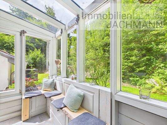 Turmwohnung überdachter Eingangsbereich