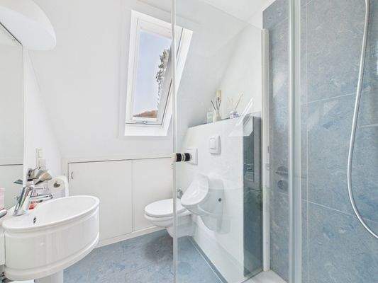 Duschbad im Dachgeschoss