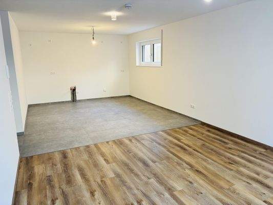 Küche der Souterrainwohnung - offen zum Wohn/Essbereich gestaltet