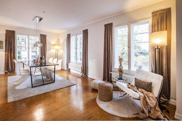 Wohn- und Essbereich im Erdgeschoss mit Blick auf die Teichwiesen