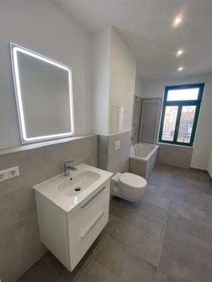 Detailansicht mit Leucht-Spiegel