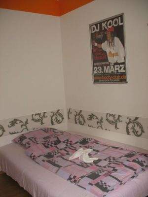 6. Zimmer - Bett.JPG