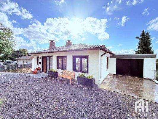 Straßenansicht Eingang