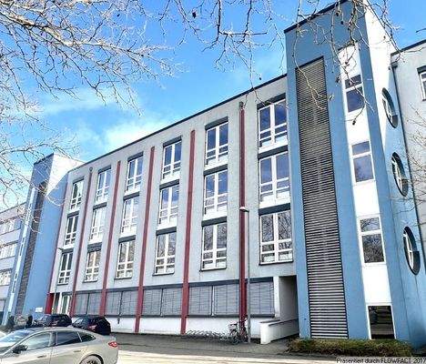 Mitteilteil des Gebäudes