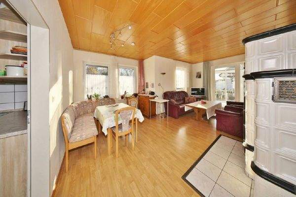 Offener Wohn- und Essbereich mit...