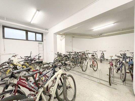 Sehr großer Fahrradraum