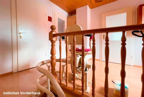 Flur-OG-mit-Treppenlift.jpg