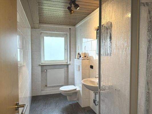 Bad mit Dusche Bild 1