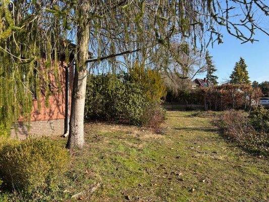 weitläufiger Garten