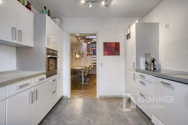 Küche mit Einbauküche