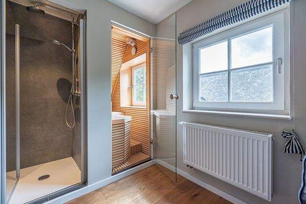 Dusche und Sauna