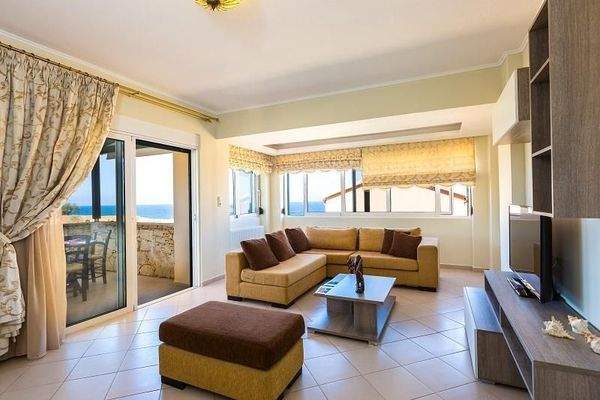 Kreta, Panormos: Haus mit 2 Wohnungen in einer Wohnanlage zu verkaufen