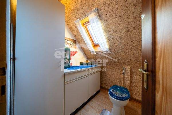 Toilette (DG linker Gebäudeteil)