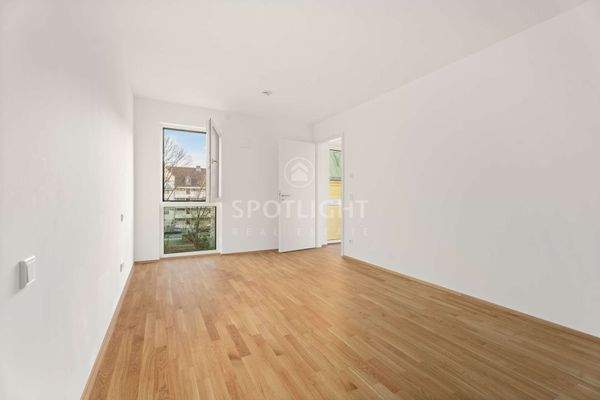 Schlafzimmer mit Bodentiefem Fenster