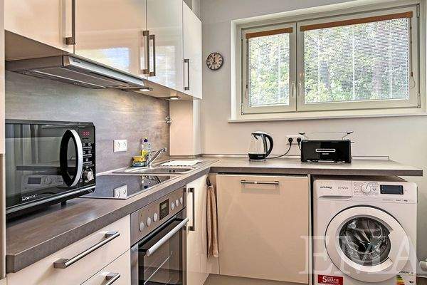 Küche mit Einbauküche