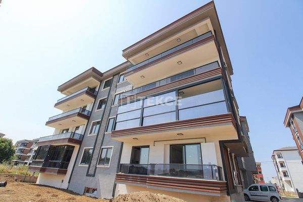 Spacious Properties with Balconies in a Complex in Yalova