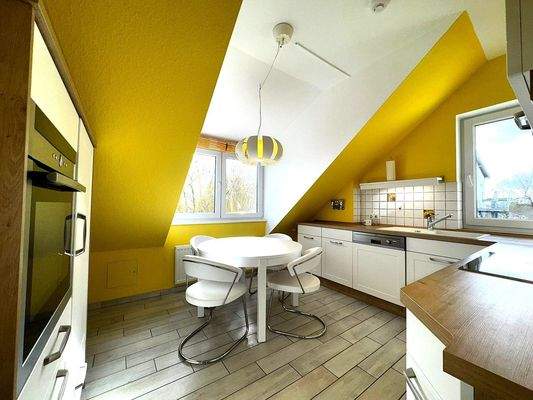 Fitted kitchen with electric appliances 