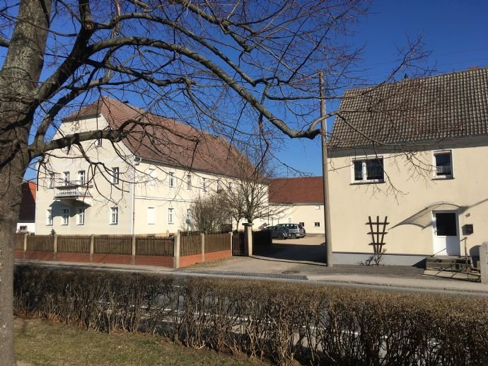 Einfamilienhaus und Dreiseithof