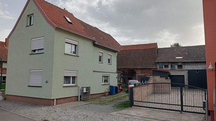 Haus von Aussen- Breits gedämmt !