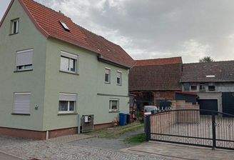 Haus von Aussen- Breits gedämmt !