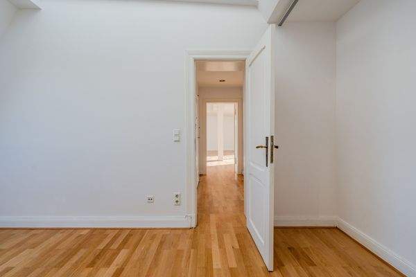 Schlafzimmer 2 Blick Richtung Wohnzimmer