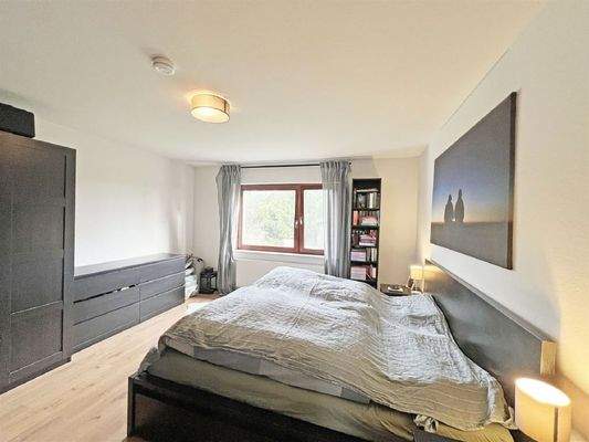 Großes Schlafzimmer