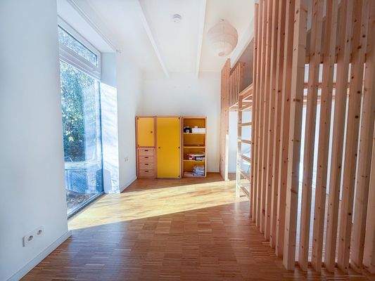 Einliegerwohnung Zimmer mit Schlafgalerie