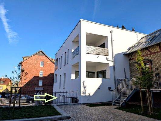 Außenansicht Villa mit Querbau.jpg