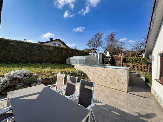 Terrasse mit blick auf den Pool