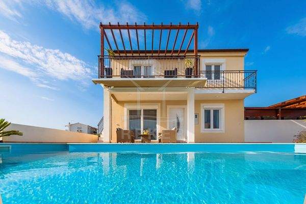 Traumhafte Terrasse mit Pool & Mehr