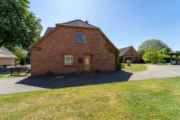 Giebelseite mit Hauseingang