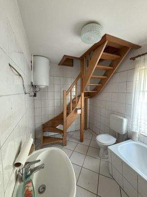 Bad mit Zugang Dachboden
