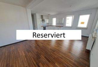 Wohnraum mit Küche und Esszimmer