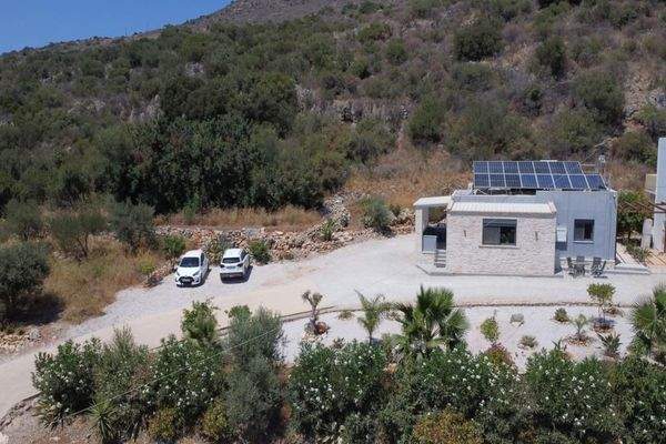Kreta, Kalamitsi Amigdali: Charmantes kretisches Haus mit privatem Olivenhain und Bergblick zu verkaufen